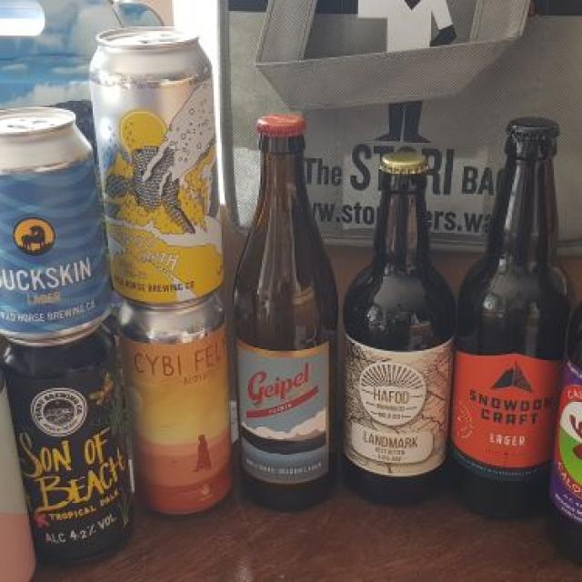 Welsh Craft Beer - Stori Bag with 9 Welsh Craft Beers.