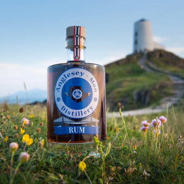 Anglesey- Môn Distillery | Stori Beer and Wine cyf