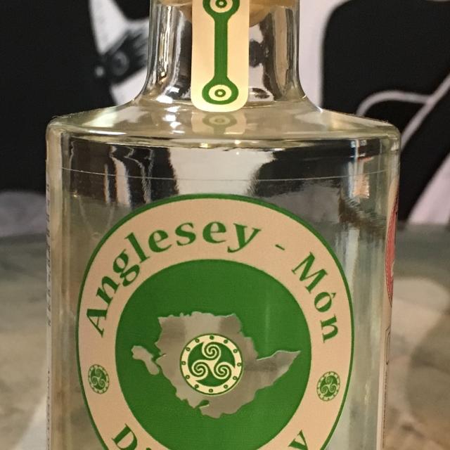 Anglesey Mon Distillery, welsh craft gin, craft gin